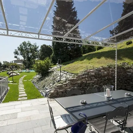Sleeps 10 Air Con Wifi Baveno
