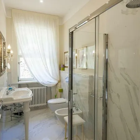 Sleeps 10 Air Con Wifi